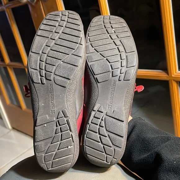 Ladies Size 6M Red Suede & Leather Bow Mules - Picture 6 of 6